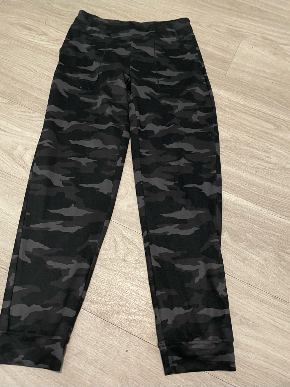 Athleta Kids Black & Gray Camo Leggings